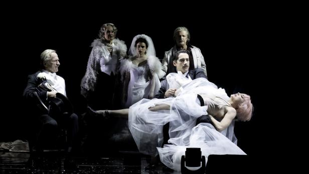 „Csárdásfürstin“ in der Volksoper: Jaj Mamám, ist das deprimierend!