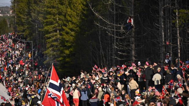 SKI-NORDIC-WORLD-CCOUNTRY-MASS START-50KM