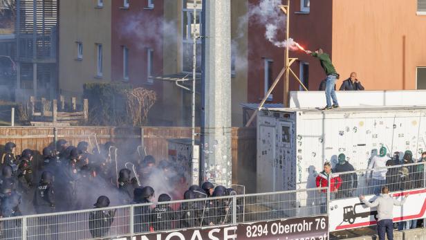 Eskalation in Hartberg mit Rapid-Fans vor dem Anpfiff