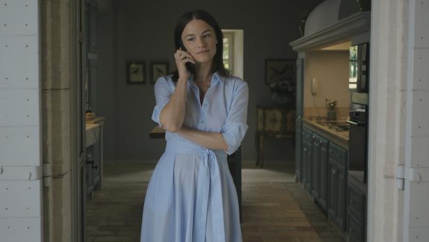 Valerie Pachner als Superreiche, die  in dem Thriller „Delicious“ ihre gesamte Existenz aufs Spiel setzt