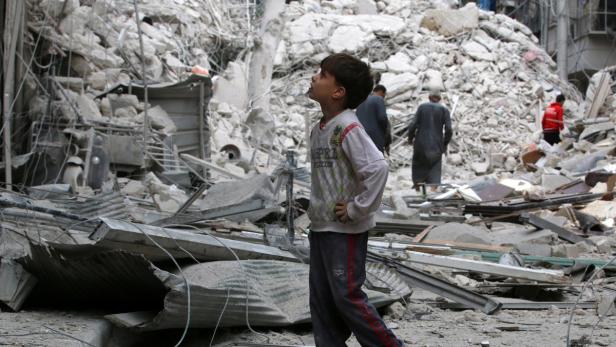 Ein Bub in Aleppo nach einem Bombenangriff