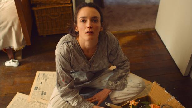 Verblüffende Ähnlichkeit: Charlotte Le Bon spielt in Céline Sallettes Bio-Pic „Niki de Saint Phalle“ die berühmte Künstlerin     