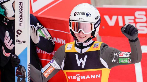 Nika Prevc jubelt beim FIS Ski Jumping World Cup