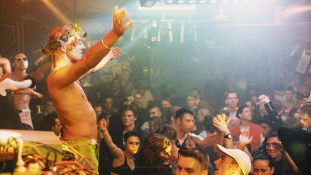 Sven Väth Sven Väth im Frankfurter Omen: "Ein Club, der die Techno-Szene wie kaum ein anderer beeinflusst hat und ohneden wir alle heute nicht da wären, wo wir sind."