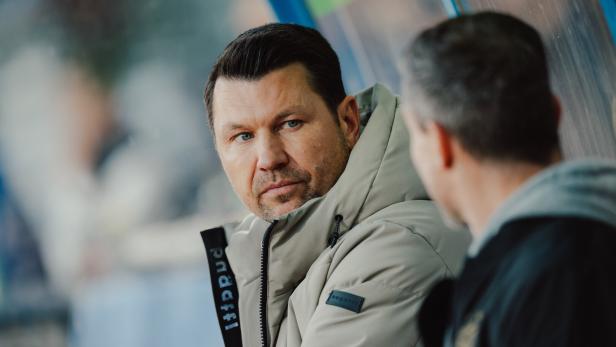 Halten zusammen: Sportchef  Katzer und Trainer Klauß (re.)
