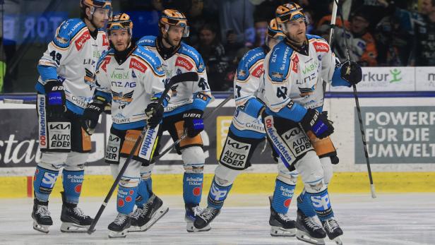 ICE HOCKEY - ICEHL, 99ers vs Black Wings Linzer Jubel: Die Black Wings erzwangen ein siebentes Spiel