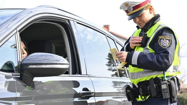 ++ THEMENBILD ++ POLIZEI / EXEKUTIVE / BODYCAM / KÖRPERKAMERA