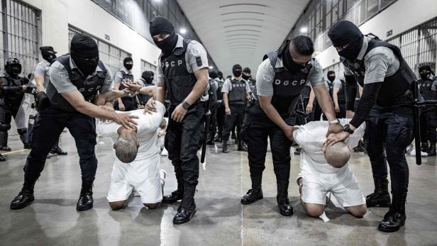 EL SALVADOR-GANGS-US-VENEZUELA Trotz Gerichtsbeschluss: USA schieben mehr als 200 Bandenmitglieder ab