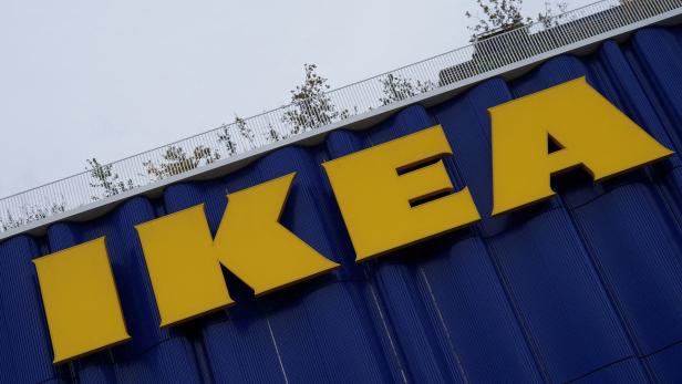 FILE PHOTO: A view of an Ikea sign on one of its branches in Copenhagen Brandanschlag auf Ikea: Litauen sieht Russland als Drahtzieher