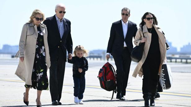 US-POLITICS-BIDEN Jill und Joe Biden mit ihrem Enkel Beau sowie ihrem Sohn Hunter und ihrer Tochter Ashley Biden.