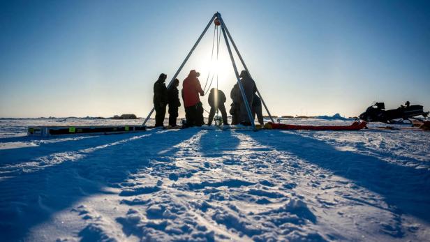NASA robot probes to gauge melting beneath Antarctica ice shelf NASA robot probes to gauge melting beneath Antarctica ice shelf