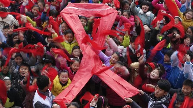 China will sich um HIV-kranken Buben kümmern