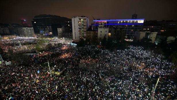 TOPSHOT-SERBIA-POLITICS-DEMONSTRATION-ACCIDENT Belgrad: 3.000 Aussagen sollen Einsatz von "Schallkanone" belegen