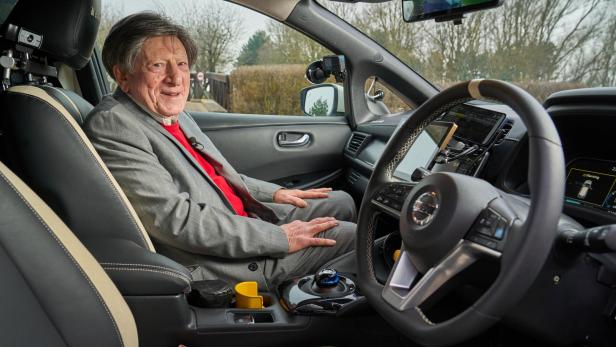 Brad Aston im autonom fahrenden Nissan