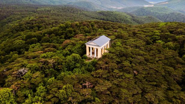 Einer der Aussichtspunkte, der Husarentempel im Wienerwald.