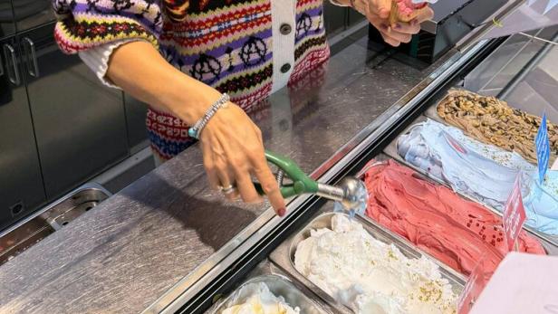 WIEN: AUFTAKT "EISSAISON 2025 - ERÖFFNUNG DER EISSALONS" Warum es 2025 kein Eis des Jahres gibt, dafür aber die "Fledermaus"