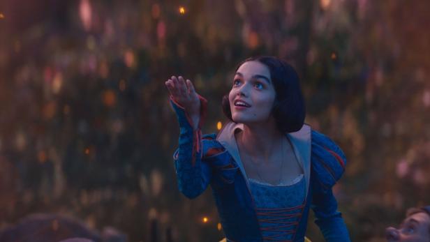 Snow White Rachel Zegler überzeugt in Disneys Live-Action-Remake „Schneewittchen“