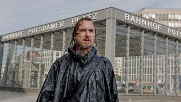 46-213895123 Zieht sich gerne aus: Lars Eidinger in "Das Licht"