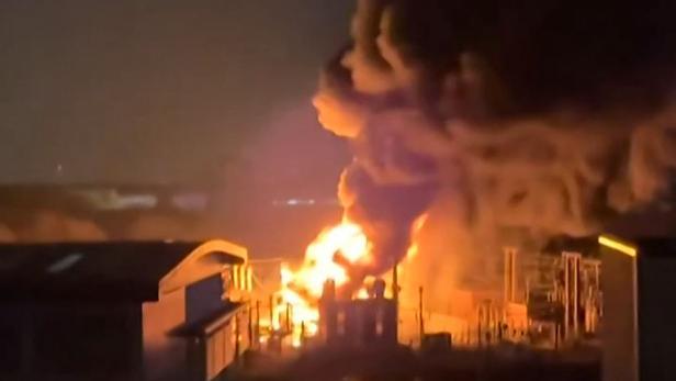 London Heathrow: Europas größter Flughafen nach Großbrand lahmgelegt