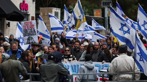 Protest against the Israeli government and Israeli Prime Minister Benjamin Netanyahu, and demanding the release of all hostages from Gaza, in Jerusalem Deutschland, Frankreich, Großbritannien fordern Waffenstillstand im Gaza