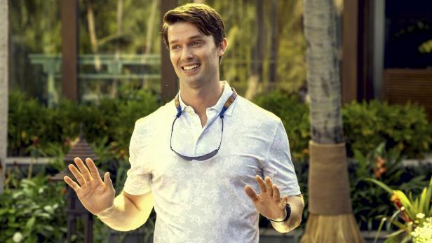 Hat v. a.  Geld und Sex im Kopf: Der unsympathische Schnösel Saxon Ratliff (Patrick Schwarzenegger) in Staffel 3 von „The White Lotus“