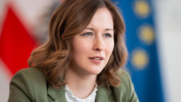 Plakolm: Nicht-Valorisierung der Familienleistungen kein Tabu