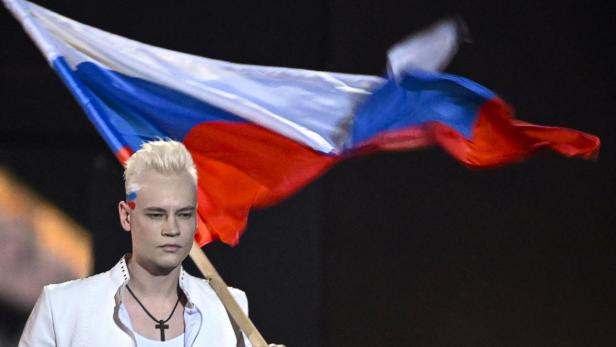 Putin-Fan Shaman Putin-Fan Shaman