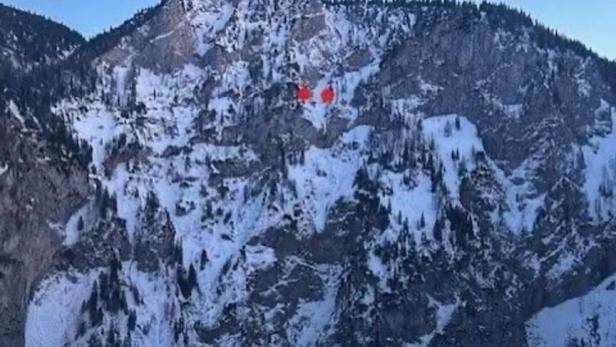 46-213975696 Die Punkte markieren jene Stellen im Alpenvereinssteig, von wo die beiden Wiener gerettet werden mussten