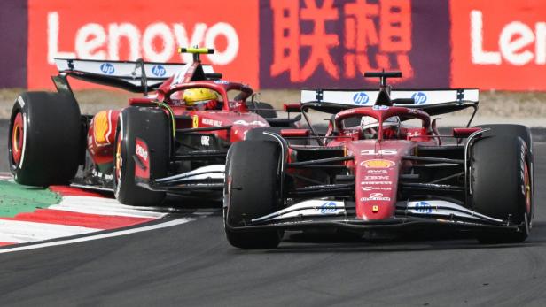 Die Ferraris von Leclerc und Hamilton beim Grand Prix von China