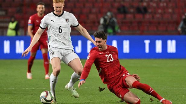 Schwerer Patzer: Der sonst verlässliche Seiwald (li.) leitete mit einem Rückpass das 0:1 ein