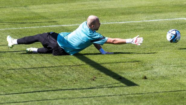 FUSSBALL: ÖFB-TRAINING VOR DEM SPIEL GEGEN SCHWEDEN: SCHLAGER ÖFB-Teamgoalie in guter Gesellschaft: Die schlimmsten Patzer auf höchster Ebene
