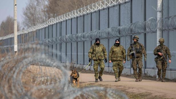 POLAND-BELARUS-MIGRATION-DEFENCE-POLITICS Minengürtel und Drohnenwall: Polen und Balten für massiven Grenzschutz