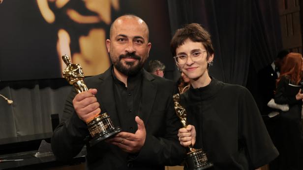 Hamdan Ballal und Rachel Szor mit ihrem Oscar Hamdan Ballal und Rachel Szor mit ihrem Oscar