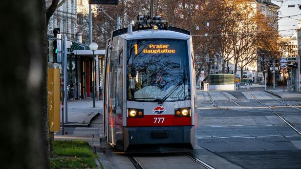 Städte mit besten öffentlichen Verkehrsmitteln: Wien auf Platz 2 Frontansicht der Straßenbahn der Einserlinie von den Wiener Linien