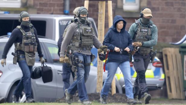 German Klette alleged former RAF member attends hearing at Supreme Court in Karlsruhe Nach 35 Jahren im Untergrund: Frühere RAF-Terroristin Klette vor Gericht