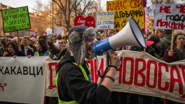 Massenproteste in Serbien 