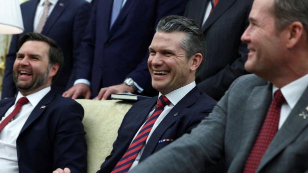 FILE PHOTO: U.S. President Trump meets NATO Secretary General Rutte at the White House in Washington JD Vance, Pete Hegseth und Mike Waltz in für sie besseren Zeiten