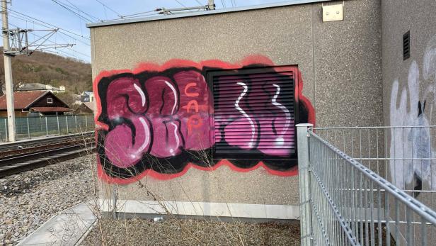 Schaden durch Graffiti in Purkersdorf. 