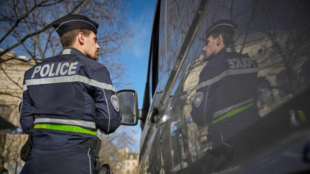 FRANCE-POLICE-TRANSPORT-INSURANCE Rasern wird EU-weit der Führerschein genommen