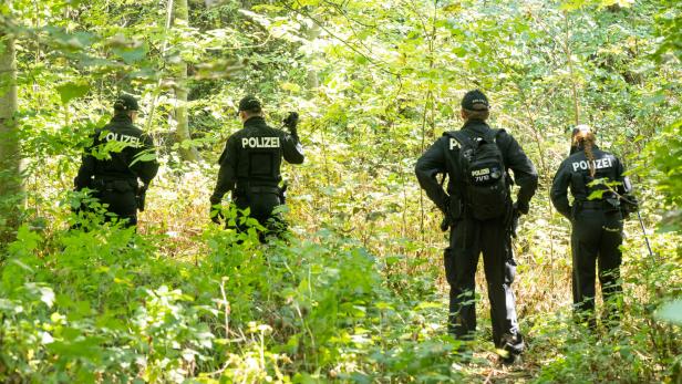 Polizei auf Spurensuche Bub (6) seit Dienstag vermisst: Jetzt suchen auch Taucher nach Pawlos