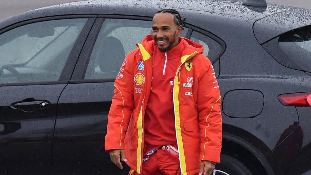 Lewis Hamilton drives a Ferrari F1 car around the Fiorano circuit as part of the TPC tests. Unglaublicher Plan: Hamilton will Nachfolger einer Ferrari-Ikone auf die Räder stellen