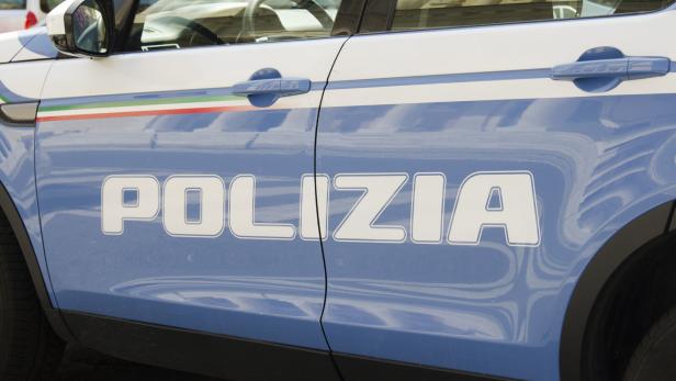 italian police vehicle