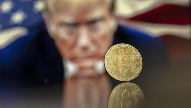 Donald Trumps Krypto-Imperium kündigt neue Kryptowährung an (Symbolbild) Donald Trumps Krypto-Imperium kündigt neue Kryptowährung an (Symbolbild)
