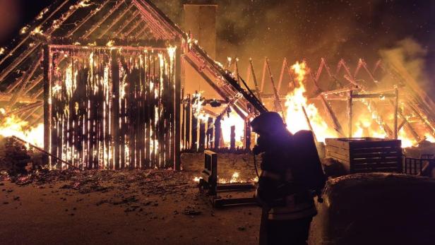 Ein landwirtschaftliches Anwesen in Niederösterreich stand in Flammen