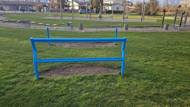 46-214079957 Es ist wieder passiert: Vandalen wüteten auf Spielplatz in Neunkirchen