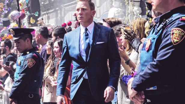 Bond: Spectre… 1. Die spektakulärste Action: Ist gleich die Eingangsszene in - und über - Mexiko-Stadt.