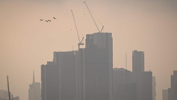 Smog über der Skyline von Bangkok