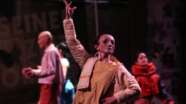 "Modus Vivendi" des Serapion Theaters: Magie der Bilderwelten aus dem Alltag