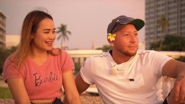 Daniel (re.) sucht seine "Barbie" – in "Das Geschäft mit der Liebe"