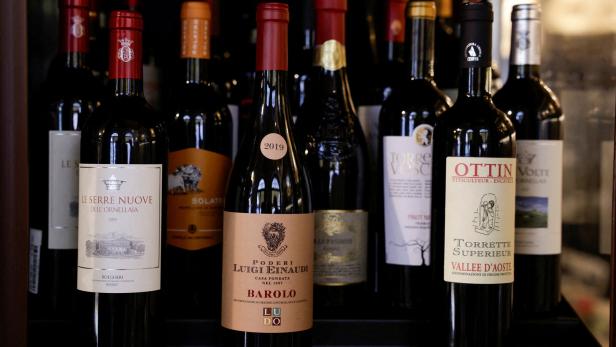 FILE PHOTO: Italian wine exports jeopardised by U.S. President Trump's tariffs on EU wine and spirits in escalating trade war EU schnürt Hilfspaket für Weinbau - und erntet dafür wenig Begeisterung